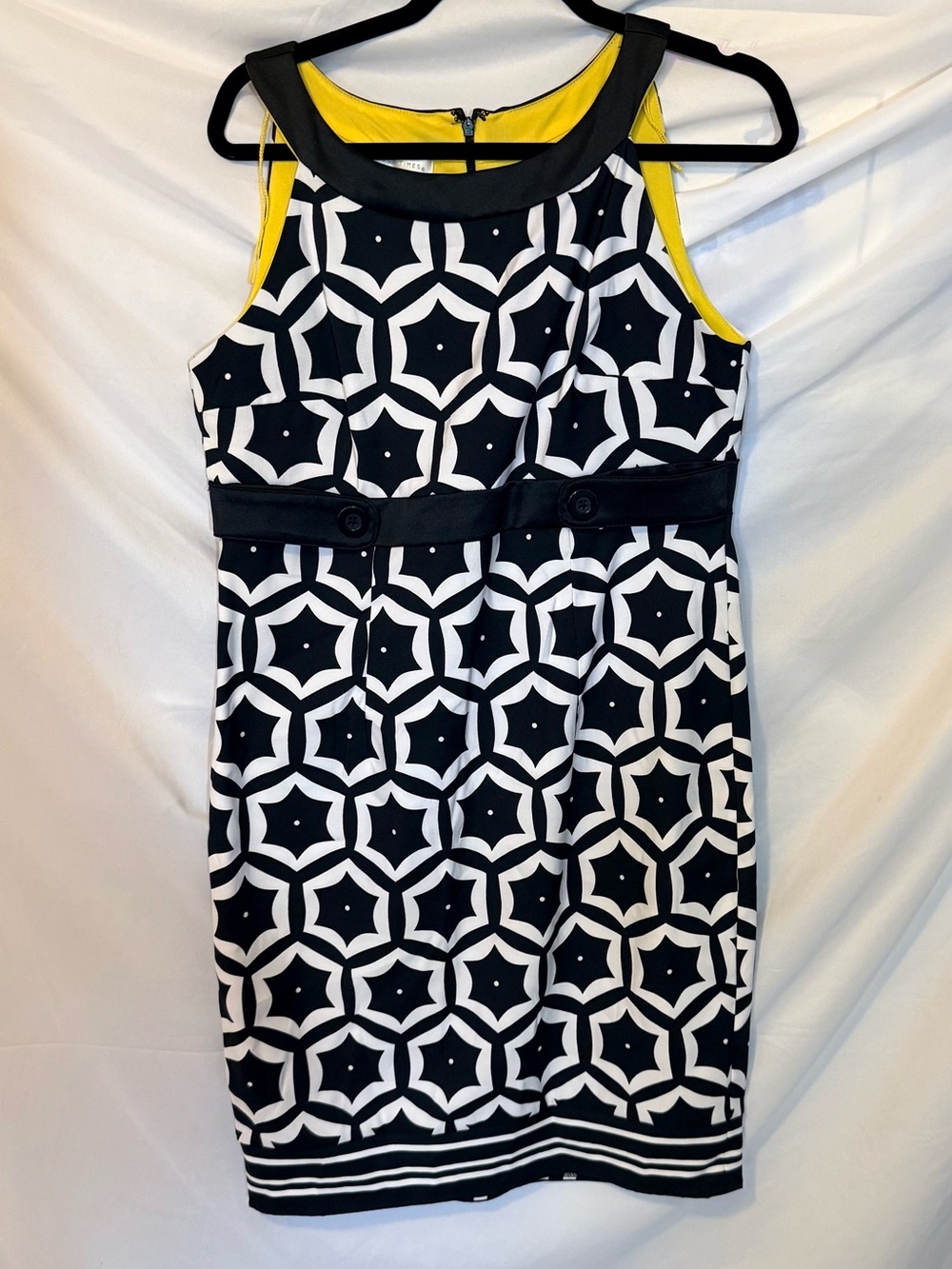 London Times Black & White Geometric Sleeveless Dress with Yellow Accents (GG33) - Picture 3 of 16